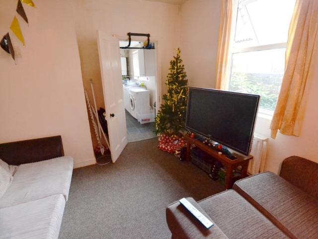 4 bedroom detached house to rent