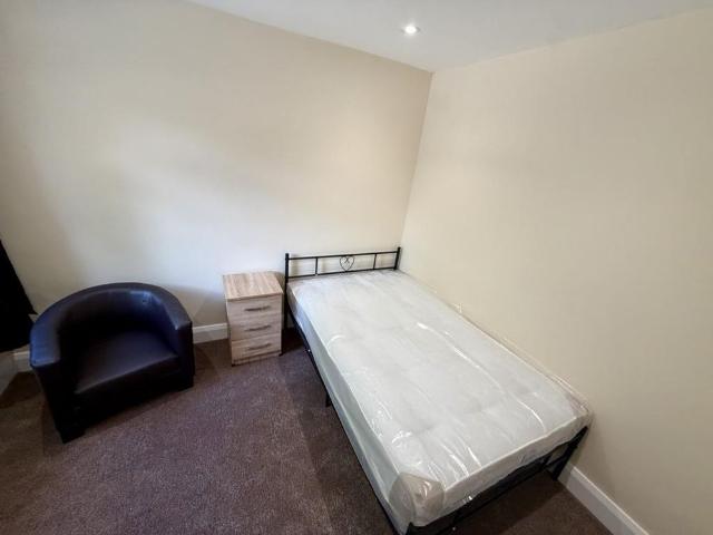 4 bedroom detached house to rent