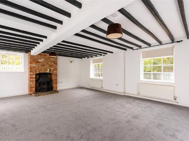4 bedroom detached house to rent