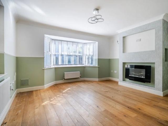 4 bedroom detached house to rent