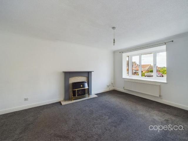 4 bedroom detached house to rent