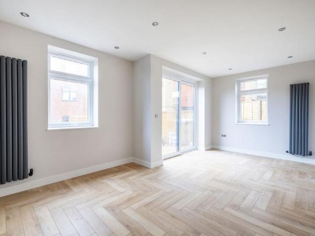 4 bedroom detached house to rent