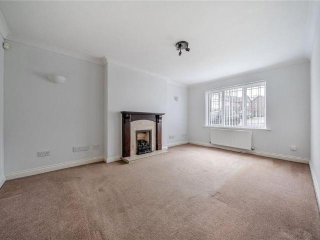 4 bedroom detached house to rent