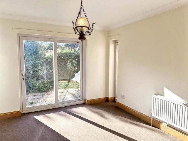 4 bedroom detached house to rent
