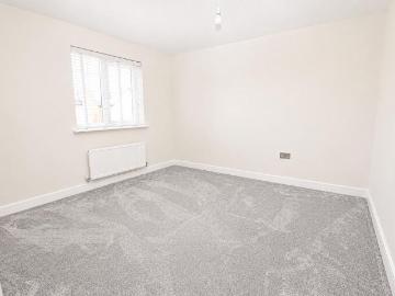 4 bedroom detached house to rent