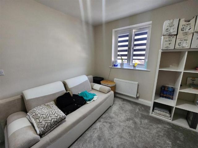 4 bedroom detached house to rent