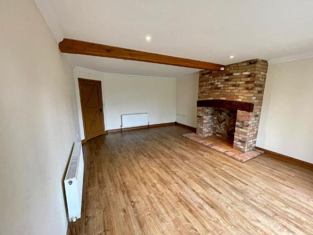 4 bedroom detached house to rent