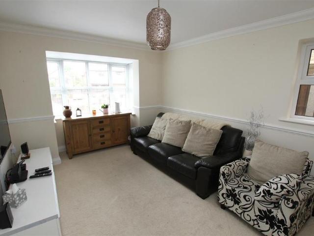 4 bedroom detached house to rent