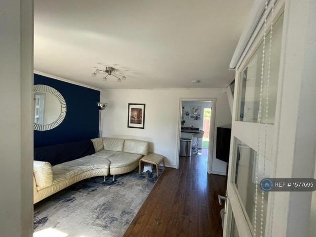 4 bedroom detached house to rent