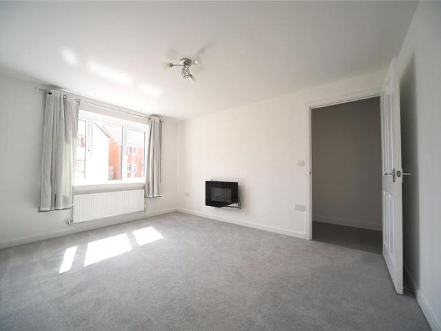 4 bedroom detached house to rent