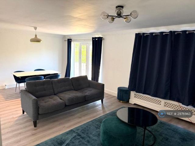 4 bedroom detached house to rent