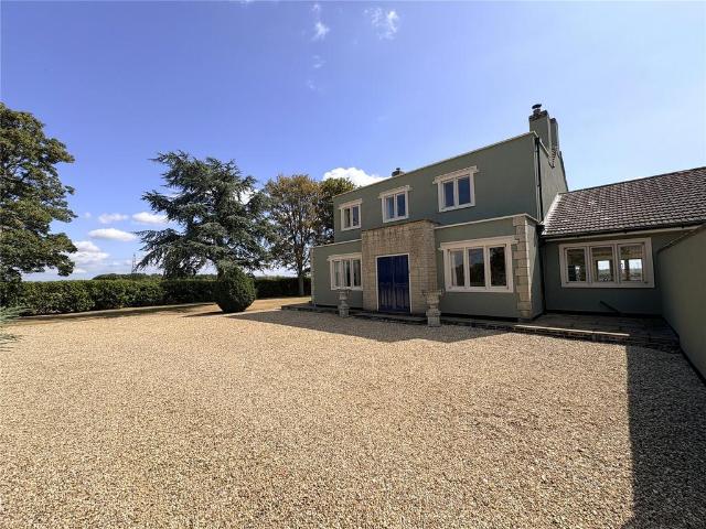 4 bedroom detached house to rent