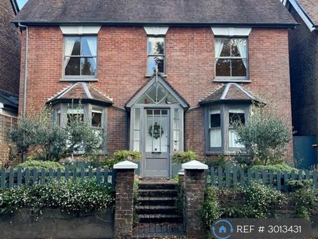 4 bedroom detached house to rent