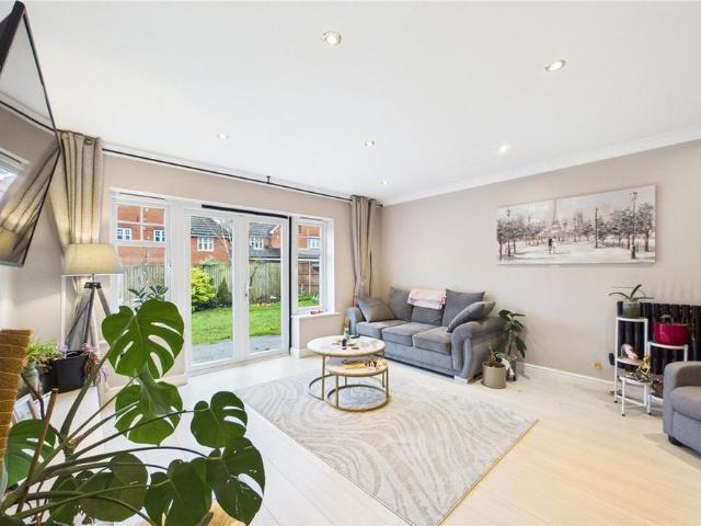 4 bedroom detached house to rent