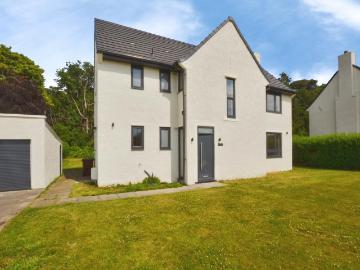 4 bedroom detached house to rent