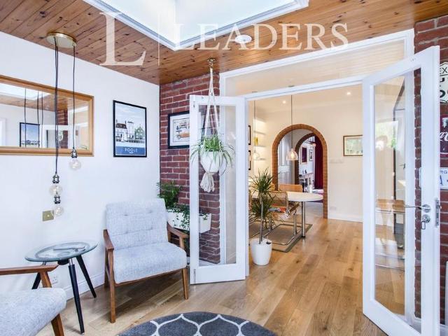 4 bedroom detached house to rent