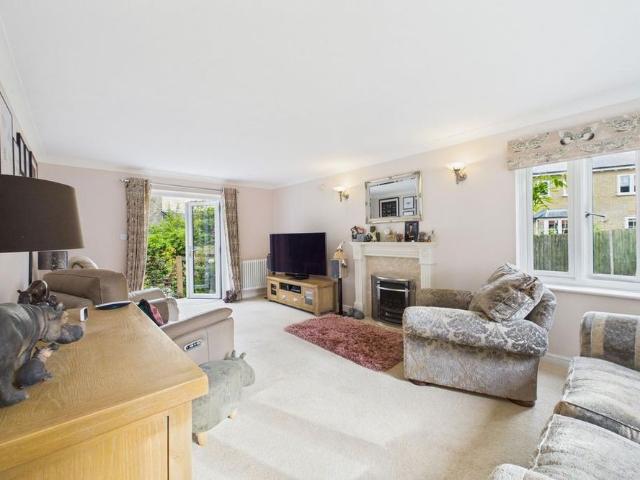 4 bedroom detached house to rent