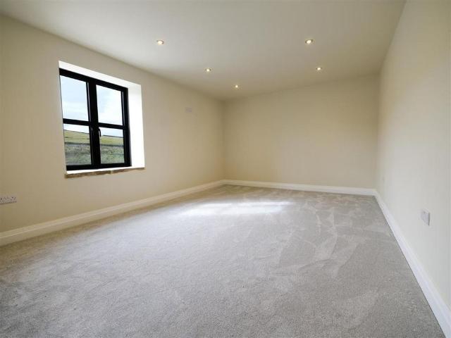 4 bedroom detached house to rent