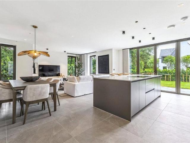 4 bedroom detached house to rent