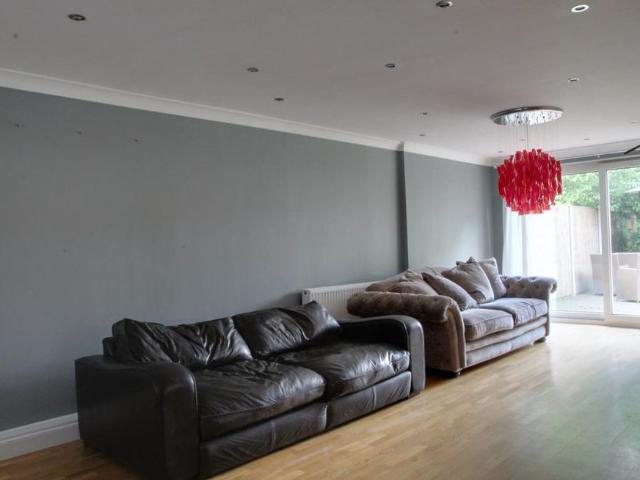 4 bedroom detached house to rent