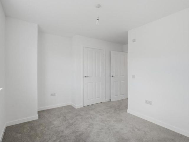 4 bedroom detached house to rent