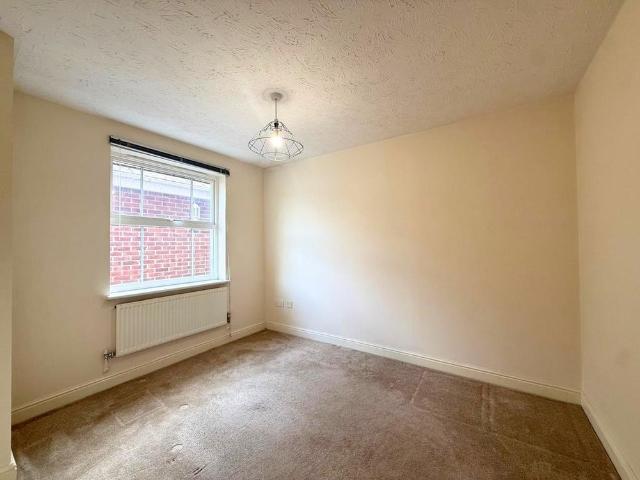 4 bedroom detached house to rent