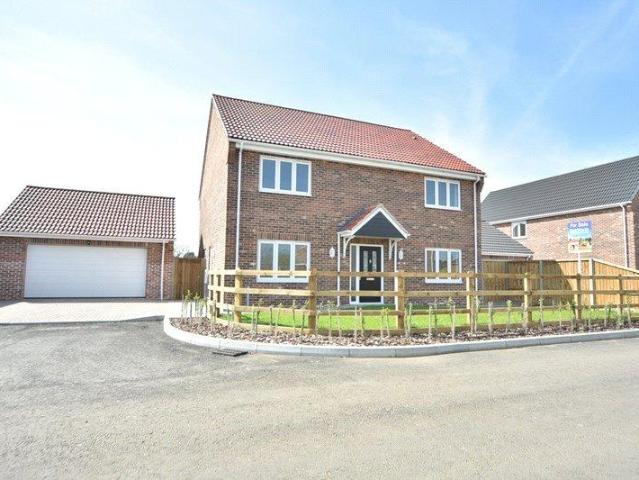 4 bedroom detached house to rent