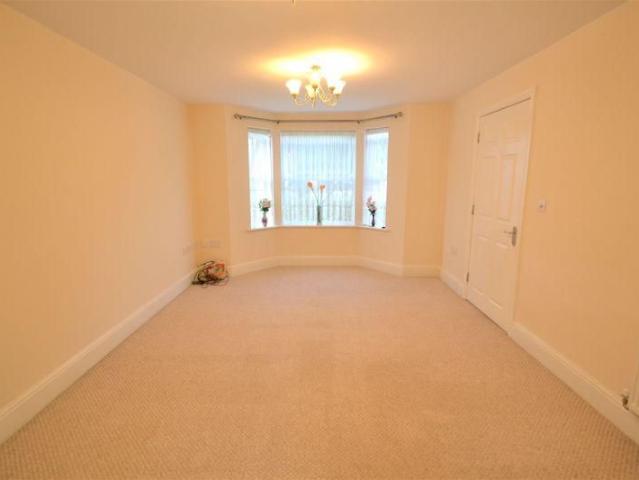 4 bedroom detached house to rent