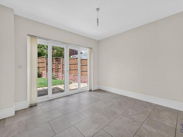 4 bedroom detached house to rent