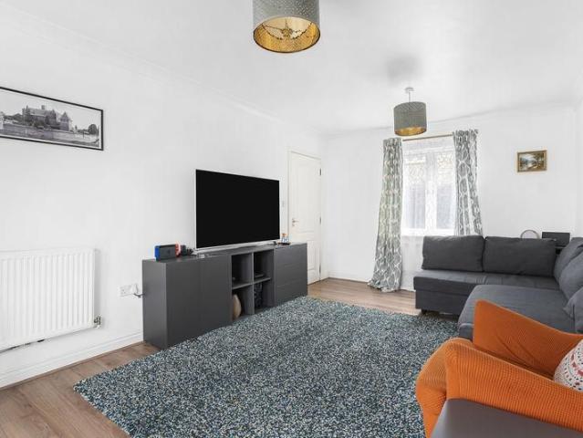 4 bedroom detached house to rent