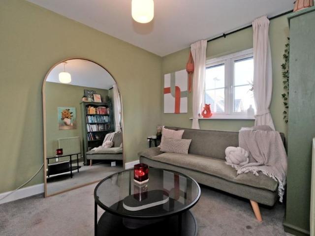 4 bedroom detached house to rent