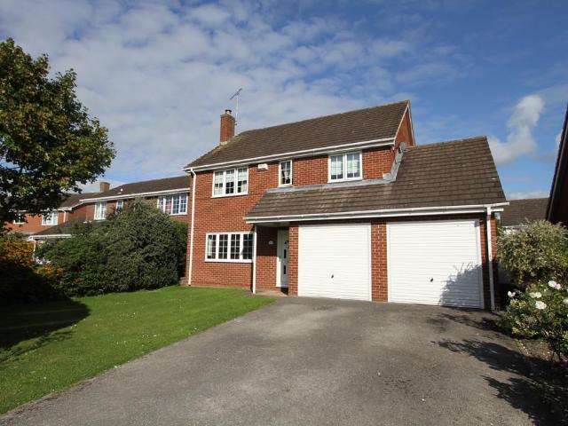 4 bedroom detached house to rent