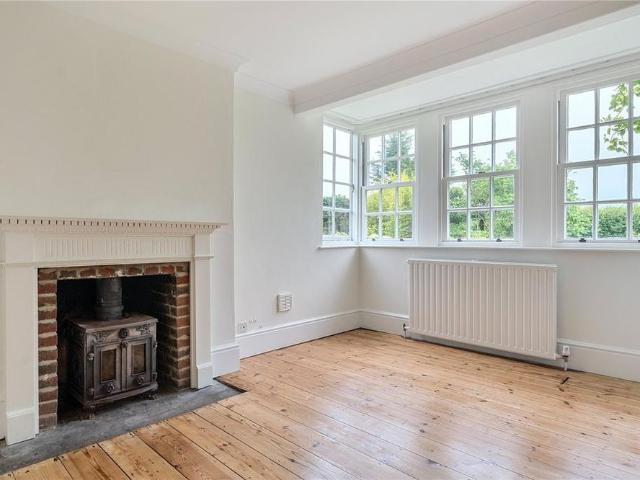 4 bedroom detached house to rent
