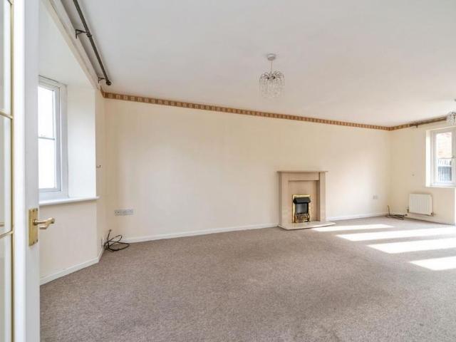 4 bedroom detached house to rent