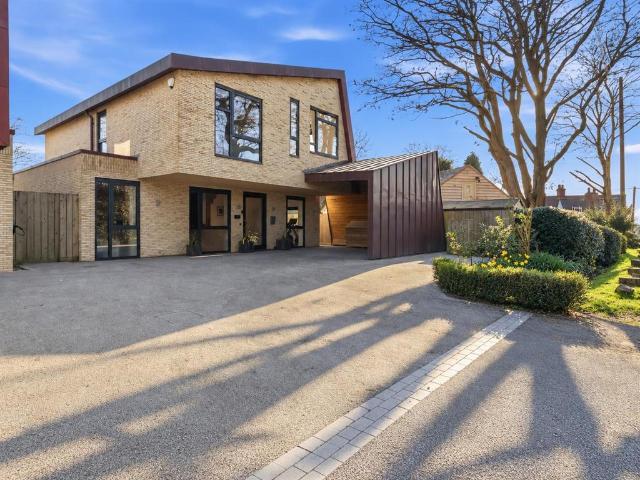 4 bedroom detached house to rent
