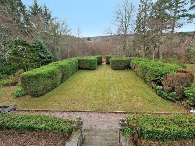 4 bedroom detached house to rent