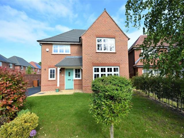 4 bedroom detached house to rent