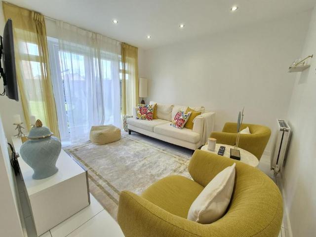 4 bedroom detached house to rent
