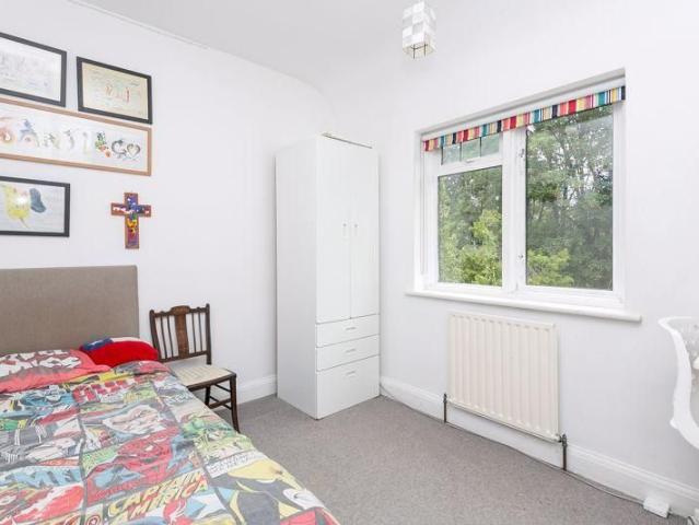4 bedroom detached house to rent
