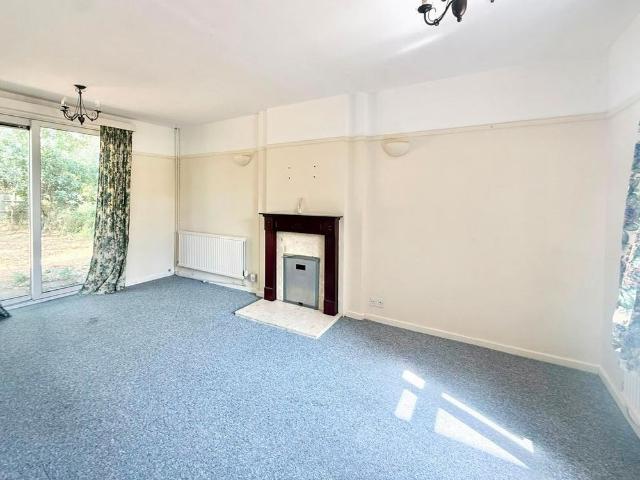 4 bedroom detached house to rent