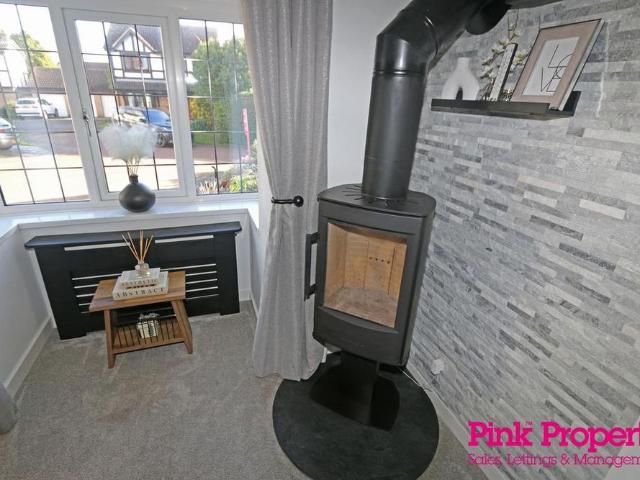 4 bedroom detached house to rent