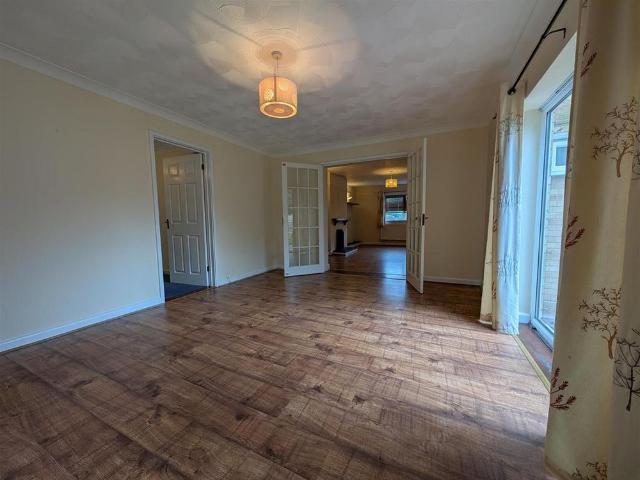 4 bedroom detached house to rent