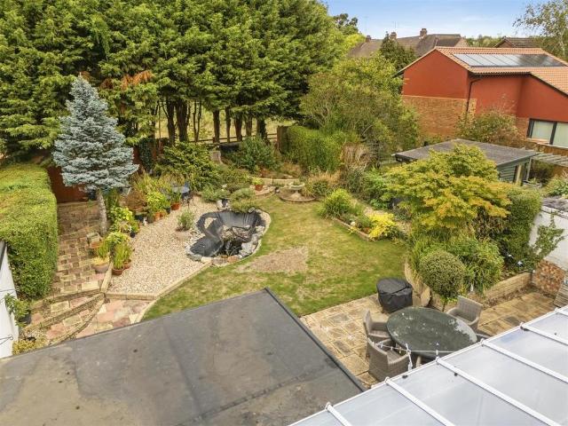 4 bedroom detached house to rent