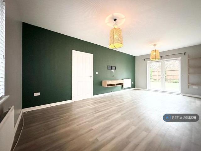 4 bedroom detached house to rent