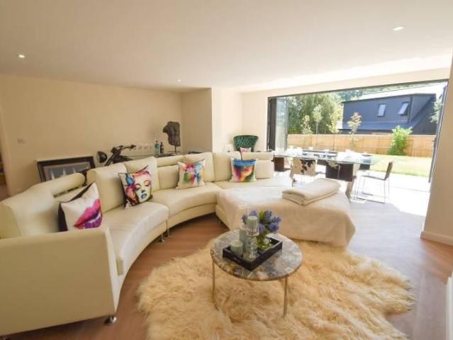 4 bedroom detached house to rent