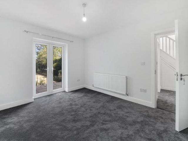 4 bedroom detached house to rent
