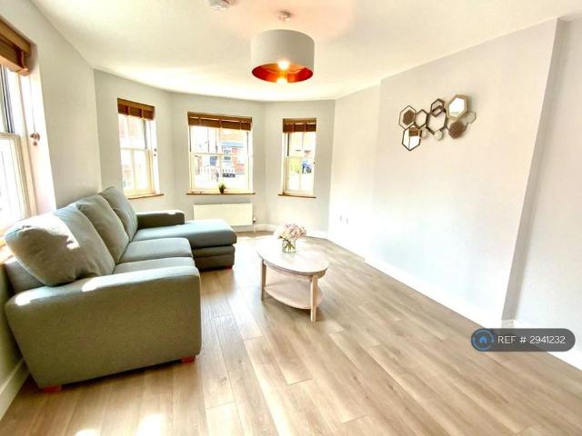 4 bedroom detached house to rent