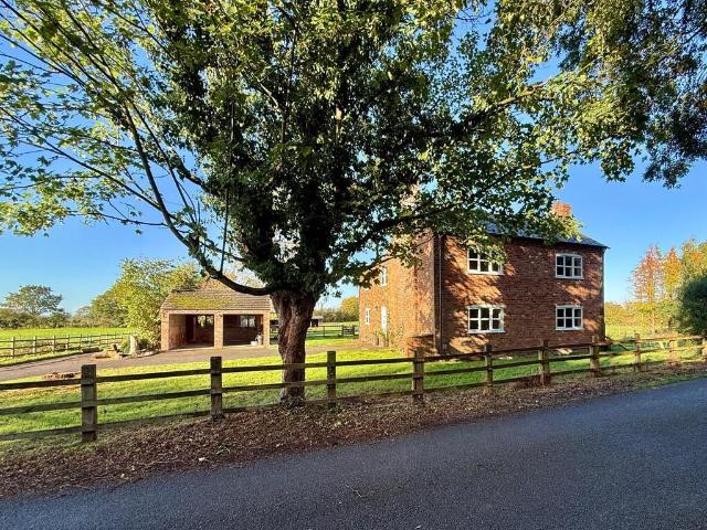 4 bedroom detached house to rent