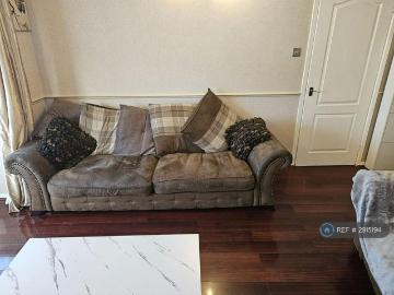 4 bedroom detached house to rent
