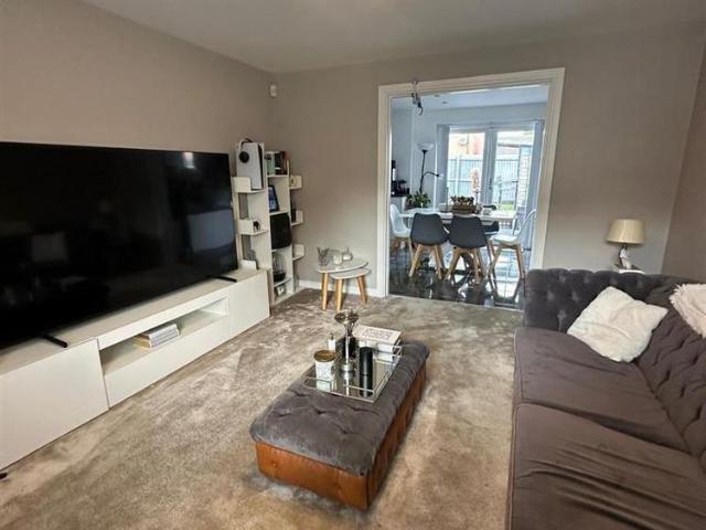 4 bedroom detached house to rent